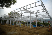 As&iacute; avanza el proyecto movilizador Parque Pac&iacute;fico, con sus letras monumentales listas para recibir a los visitantes y estructuras que se instalan para alojar las artesan&iacute;as, bebidas y cocinas tradicionales como parte del recorrido cultural. 