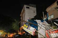 Fuertes lluvias desatan emergencia con varios &aacute;rboles colapsados