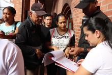 Cali se ilumina con inclusi&oacute;n: vendedores informales organizados para el Alumbrado Navide&ntilde;o 2023