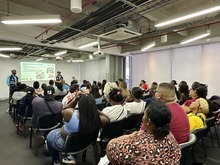 Vendedores informales se capacitan para participar en &lsquo;Alumbrado Navide&ntilde;o&rsquo;