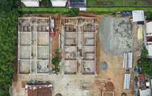 Con gr&uacute;as especializadas se instalan las columnas met&aacute;licas del IPC El Lido