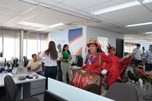 Los &lsquo;diablitos de Silo&eacute;&rsquo; pregonan las Noticias de Puro Coraz&oacute;n