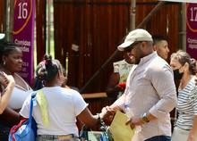 Vendedores informales se suman de manera coordinada al Alumbrado Navide&ntilde;o de Cali