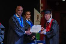 Listos para el mercado laboral, beneficiarios de Todas y Todos a Estudiar certificados en el IPC