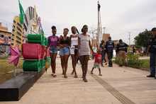 La chirim&iacute;a llena de color el Bulevar de Oriente