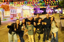 En familia y amigos, ciudadanos madrugan a disfrutar el alumbrado navide&ntilde;o de Cali