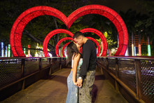 En familia y amigos, ciudadanos madrugan a disfrutar el alumbrado navide&ntilde;o de Cali