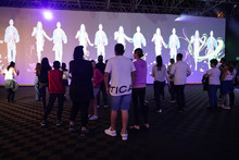 En familia y amigos, ciudadanos madrugan a disfrutar el alumbrado navide&ntilde;o de Cali