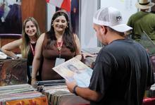 &lsquo;Encuentro de Mel&oacute;manos y Coleccionistas&rsquo; prendi&oacute; luces en la Feria con m&uacute;sica tropical