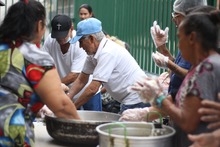 Personas mayores en situaci&oacute;n de calle encuentran atenci&oacute;n en Centros de Bienestar