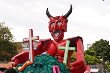 2000 artistas engalanaron el desfile del Carnaval de Cali Viejo 