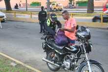 Alcald&iacute;a de Santiago de Cali y Polic&iacute;a despliegan puestos de control para fortalecer la seguridad ciudadana