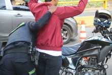 Alcald&iacute;a de Santiago de Cali y Polic&iacute;a despliegan puestos de control para fortalecer la seguridad ciudadana