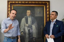 Retrato del pr&oacute;cer Joaqu&iacute;n de Cayzedo y Cuero fue entregado al alcalde Alejandro Eder por el Concejo de Cali