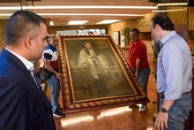 Retrato del pr&oacute;cer Joaqu&iacute;n de Cayzedo y Cuero fue entregado al alcalde Alejandro Eder por el Concejo de Cali