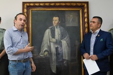 Retrato del pr&oacute;cer Joaqu&iacute;n de Cayzedo y Cuero fue entregado al alcalde Alejandro Eder por el Concejo de Cali