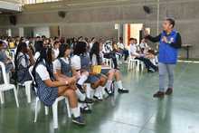 Secretar&iacute;a de Vivienda se une a la campa&ntilde;a &lsquo;Manos Rojas&rsquo; por la  protecci&oacute;n de la ni&ntilde;ez en el colegio Llano Verde