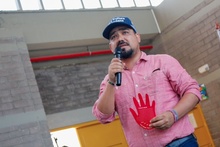 En el marco de la conmemoraci&oacute;n de las Manos Rojas dejamos una huella de paz y solidaridad en Llano Verde