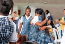 En el marco de la conmemoraci&oacute;n de las Manos Rojas dejamos una huella de paz y solidaridad en Llano Verde