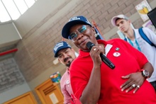 En el marco de la conmemoraci&oacute;n de las Manos Rojas dejamos una huella de paz y solidaridad en Llano Verde