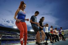 La pista atl&eacute;tica del estadio Pascual Guerrero tambi&eacute;n se puso en servicio en horario nocturno