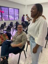 Las mujeres emprendedoras de la Comuna 5 siembran paz y esperanza