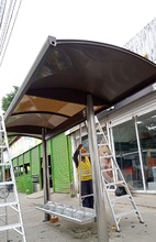 El equipo operativo de la EDRU E.I.C.E. garantiza el mantenimiento de mobiliario urbano en Cali