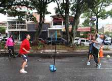  La lluvia, un especial regalo para la Tierra, durante el d&iacute;a de su conmemoraci&oacute;n en la Ciclovida de Cali