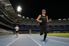 La pista atlética del estadio Pascual Guerrero también se puso en servicio en horario nocturno 2