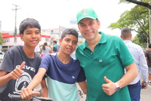 En compa&ntilde;&iacute;a del alcalde de Cali, Alejandro Eder, los usuarios de la Ciclovida disfrutaron del D&iacute;a Mundial de la Risa