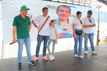 En compa&ntilde;&iacute;a del alcalde de Cali, Alejandro Eder, los usuarios de la Ciclovida disfrutaron del D&iacute;a Mundial de la Risa