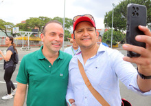 En compañía del alcalde de Cali, Alejandro Eder, los usuarios de la Ciclovida disfrutaron del Día Mundial de la Risa