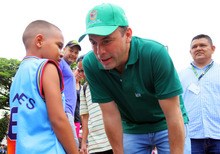 En compañía del alcalde de Cali, Alejandro Eder, los usuarios de la Ciclovida disfrutaron del Día Mundial de la Risa