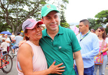 En compañía del alcalde de Cali, Alejandro Eder, los usuarios de la Ciclovida disfrutaron del Día Mundial de la Risa