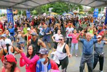 En compañía del alcalde de Cali, Alejandro Eder, los usuarios de la Ciclovida disfrutaron del Día Mundial de la Risa