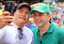 En compañía del alcalde de Cali, Alejandro Eder, los usuarios de la Ciclovida disfrutaron del Día Mundial de la Risa