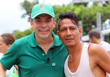 En compañía del alcalde de Cali, Alejandro Eder, los usuarios de la Ciclovida disfrutaron del Día Mundial de la Risa