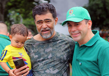 En compañía del alcalde de Cali, Alejandro Eder, los usuarios de la Ciclovida disfrutaron del Día Mundial de la Risa