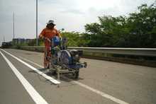 Movilidad en las v&iacute;as: ya son 14.665 metros demarcados en 56 barrios  de 19 comunas de Cali