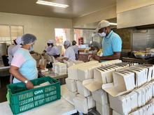 Un total de 1300 personas se benefician cada fin de semana a trav&eacute;s de raciones alimenticias en el Tecnocentro