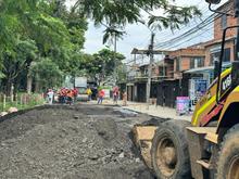 &iexcl;Adi&oacute;s, huecos! Alcald&iacute;a de Cali intensifica trabajos en el barrio El Diamante para recuperar sus calles