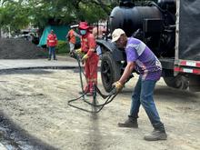 &iexcl;Adi&oacute;s, huecos! Alcald&iacute;a de Cali intensifica trabajos en el barrio El Diamante para recuperar sus calles