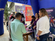 El Kiosko Violeta se toma las universidades de Cali para sensibilizar sobre la violencia de g&eacute;nero 