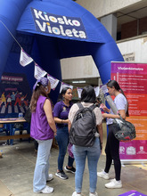 El Kiosko Violeta se toma las universidades de Cali para sensibilizar sobre la violencia de g&eacute;nero 