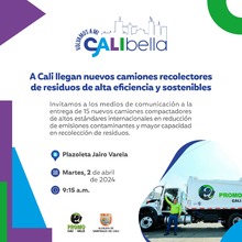 Entrega de camiones de recolecci&oacute;n de residuos s&oacute;lidos