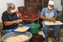 Unidos en la mesa para la reconstrucci&oacute;n del tejido social en el barrio Manuela  Beltr&aacute;n
