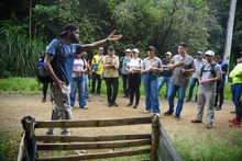 Secretaria de Turismo de Cali recorri&oacute; comuna 1 con habitantes y gu&iacute;as tur&iacute;sticos para impulsar ruta del Ecoparque de la Vida