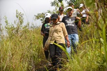 Secretaria de Turismo de Cali recorri&oacute; comuna 1 con habitantes y gu&iacute;as tur&iacute;sticos para impulsar ruta del Ecoparque de la Vida