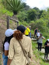 Secretaria de Turismo de Cali recorri&oacute; comuna 1 con habitantes y gu&iacute;as tur&iacute;sticos para impulsar ruta del Ecoparque de la Vida