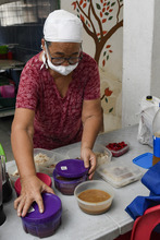 Un comedor que entrega &lsquo;Semillas de vida&rsquo; en el barrio Manuela Beltr&aacute;n